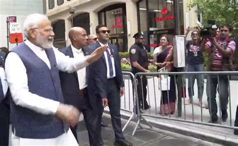 PM Gets Huge Welcome In New York, Meets Intellectuals, CEOs: 10 Points