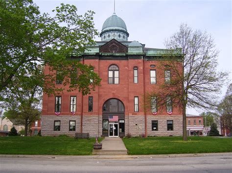 COUNTY COURTHOUSES: Menard County Court HousePetersburg, Illinois