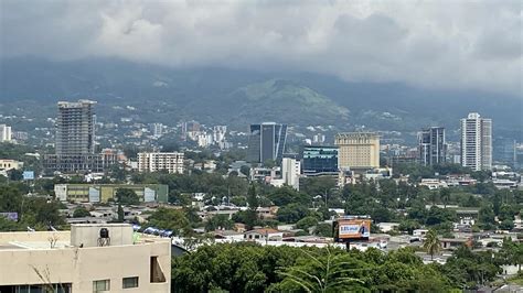 Gobierno de El Salvador niega recisión económica en el país