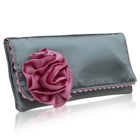 Trendy Clutch Bags : Styling Fashion