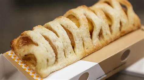 McDonald's new apple pies review: Hot fire or hot garbage?