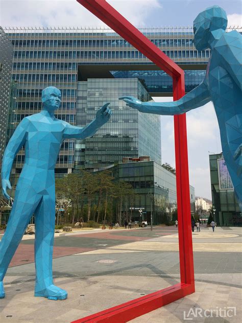 Digital Media City in Seoul: Interesting Statue