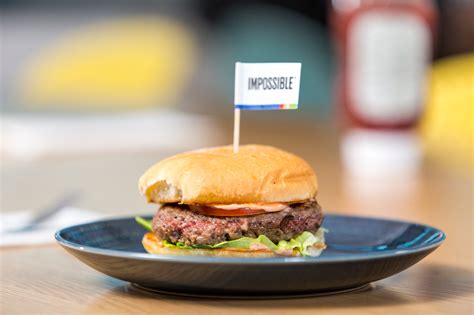 Inhabitat tries new Impossible Burger recipe at CES 2019