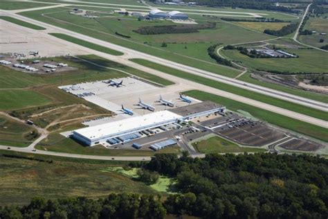 Rockford Airport plans more cargo space as Menzies takes new terminal ...