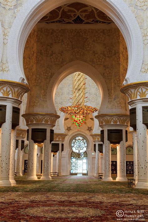 Travel Ticker: The Grand Mosque, Abu Dhabi