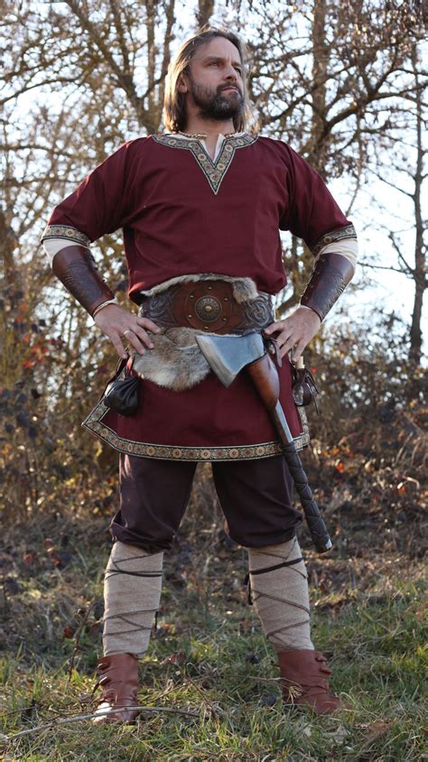 Costume Noble Celtique commander en ligne chez larp-fashion.fr