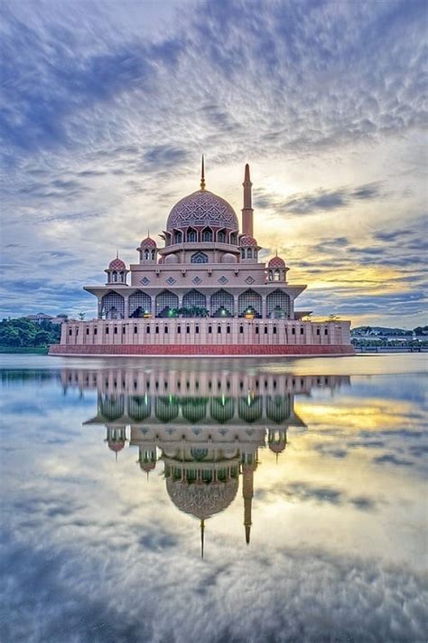 Masjid Putra, Malaysia | Most Pinned Places in the World | POPSUGAR ...