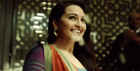 Sonakshi Sinha GIF - SonakshiSinha Smile Confetti - Discover & Share GIFs