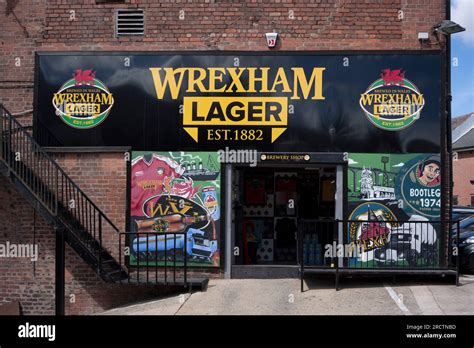 Wrexham lager brewery hi-res stock photography and images - Alamy