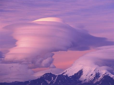 Lenticular Clouds | Lenticular clouds, Clouds, Cloud photos