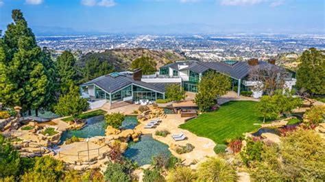 Stunning Architectural Estate on Mulholland Drive returns for $17 Million