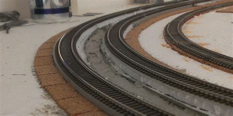 How to Realistically Ballast Your Track – The Model Railroad Benchwork ...