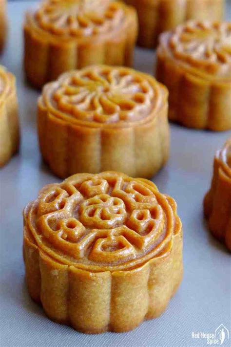 Cantonese mooncake with salted egg yolk (广式月饼) – Red House Spice