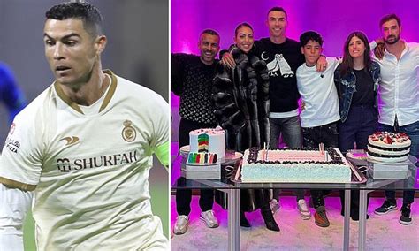 Cristiano Ronaldo celebrates turning 38 with three birthday cakes | Daily Mail Online