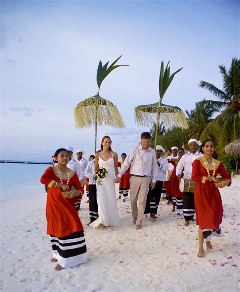 Celebrate your love amidst the unique colors of these classic Maldives beach Weddings Sand ...