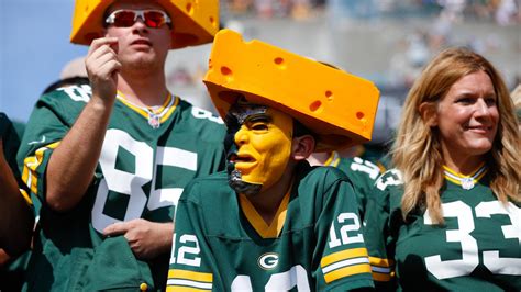 Why do Green Bay Packers fans wear cheese heads? | The US Sun