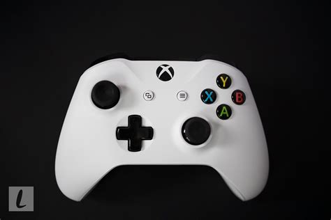 Xbox One S Controller Review: Upgrade Your Original With Bluetooth