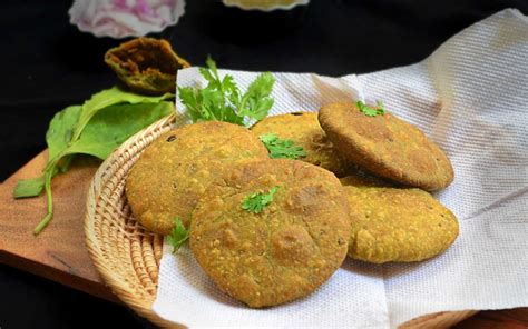 Kachori-Lovers, Attention! We Found The Best Kachoris In Town | WhatsHot Bangalore