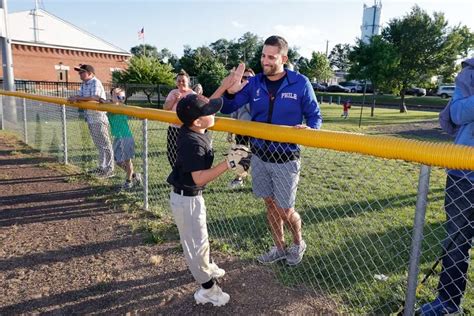 Nick Sirianni’s roles as a father and Eagles coach aren’t much different