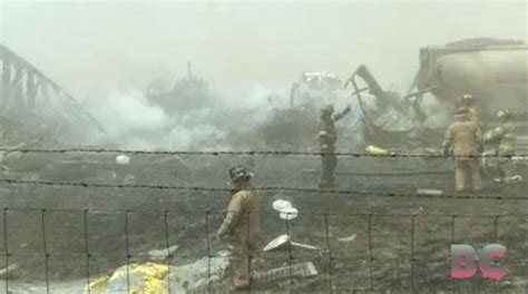 Dust storm causes fatal 60-car pileup in Illinois