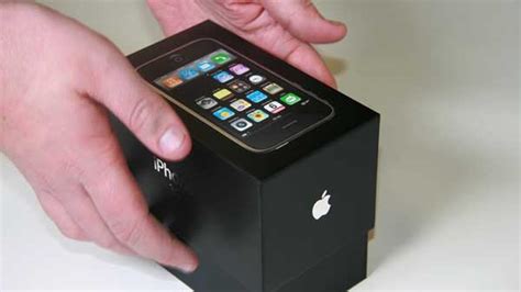 iPhone: Australia's first unboxing - CNET