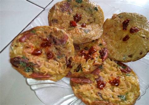 Resep MARTABAK MIE TELOR mini oleh Yuli Yunita Situmorang - Cookpad