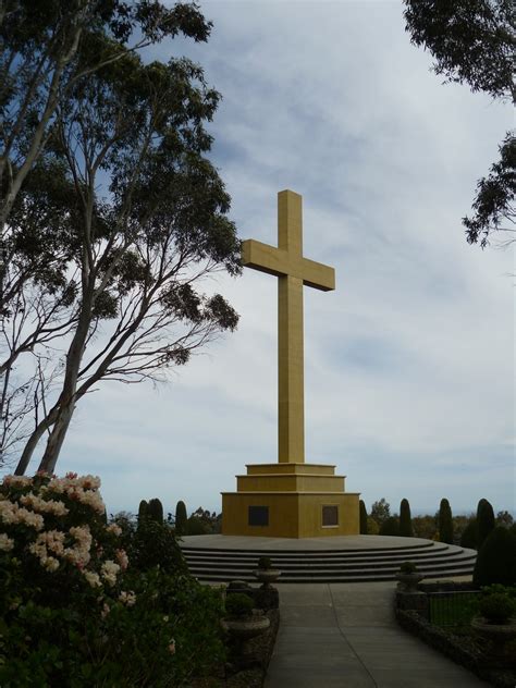 Witchwae on the Move: Mt Macedon Memorial Cross