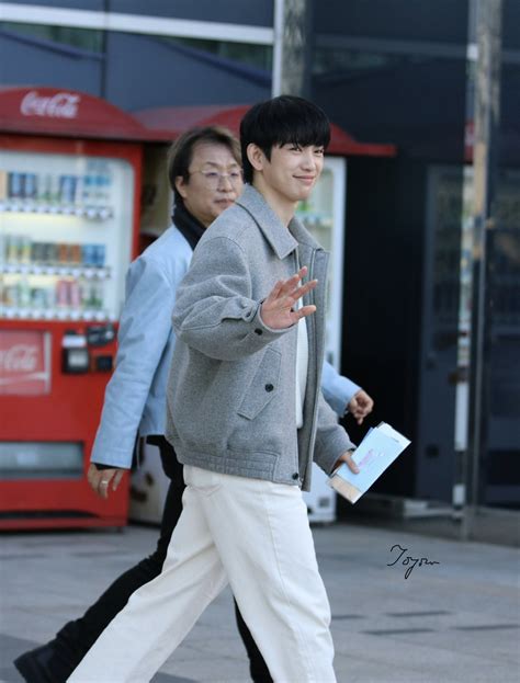 Jinyoung Christmas Carol's Megabox Hongdae - Park Jinyoung Photo ...