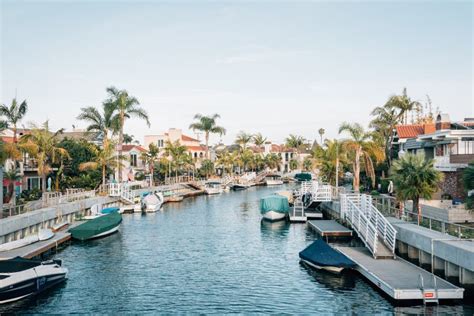 Boats and Houses Along a Canal in Naples, Long Beach, California Editorial Stock Image - Image ...