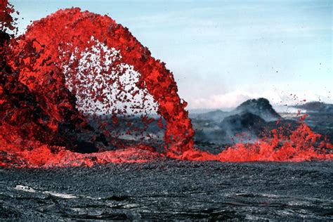 Erupting Lava during Daytime · Free Stock Photo