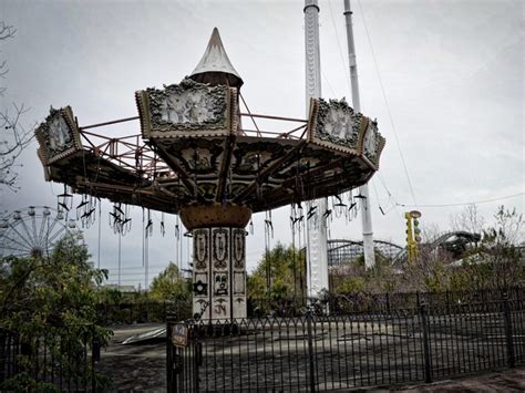 Photos of Abandoned Six Flags in New Orleans