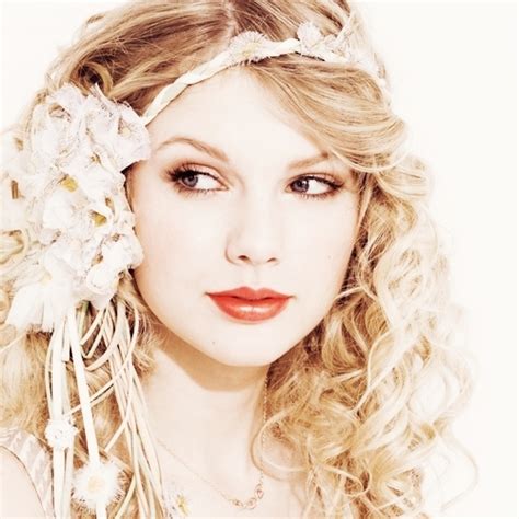 Post a picture of Taylor wearing a headband ♥ 10 props for the winner ...