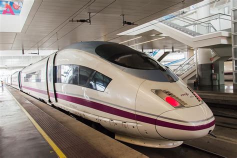 Traveling Beyond 200 MPH on World's Fastest Trains | Digital Trends