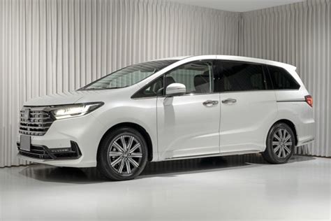 New Honda Odyssey Hybrid Car Prices, Photos, Specs, Features Singapore - STCars