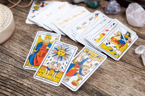 Bói tarot là gì? Bí quyết xem bói Tarot thông minh và ý nghĩa | TIKI