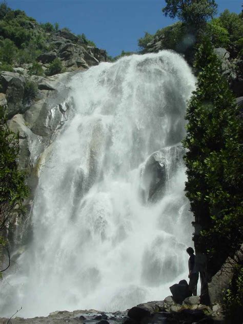 Grizzly Falls - Easy Picnic Waterfall by Kings Canyon NP