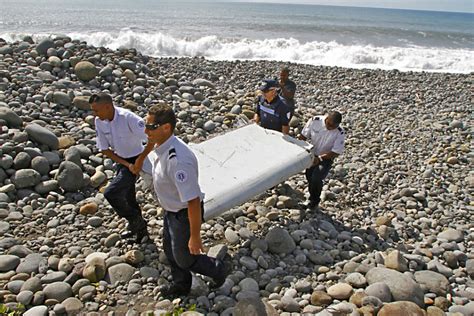 Malaysia officials confirm Flight 370 debris found off Africa coast ...