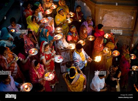 People holding aarti, yamuna river, vrindavan, uttar pradesh, india, asia Stock Photo - Alamy