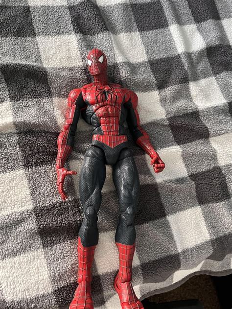 18 inch Spider-Man toybiz figure is really tight : r/MarvelLegends