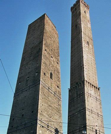 Towers of the Asinelli and Garisenda (Torri degli Asinelli e Garisenda) - Bolonia - Opiniones de ...