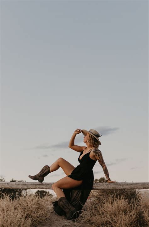 DESERT PORTRAITS | Utah photographers, Creative portraits, Artistic pictures