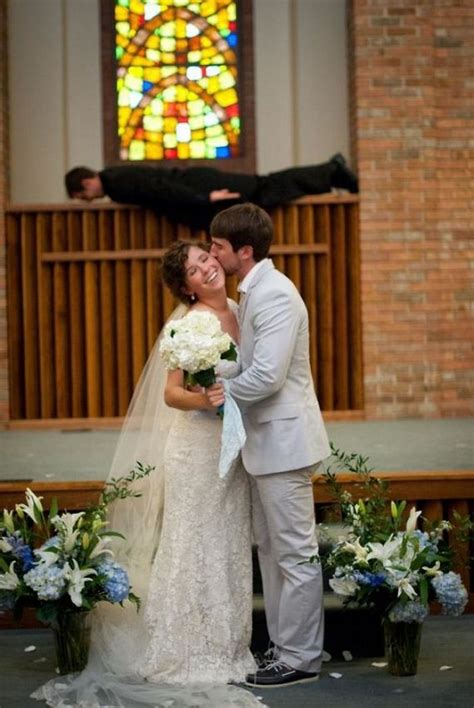 Funny Wedding Photobombs You’ll Fall In Love With - Barnorama