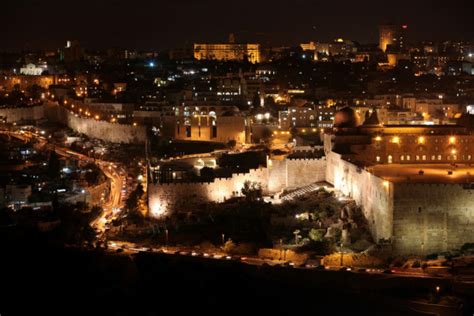 Jerusalem night in old city, Temple Mount with Al-Aqsa Mosque, v ...