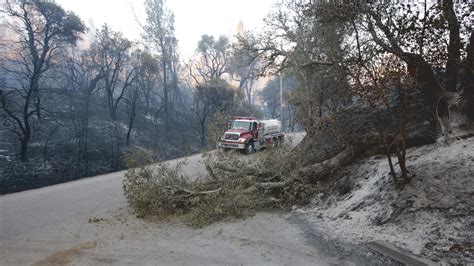 Crews slow spread of huge Southern California forest fire - The Blade