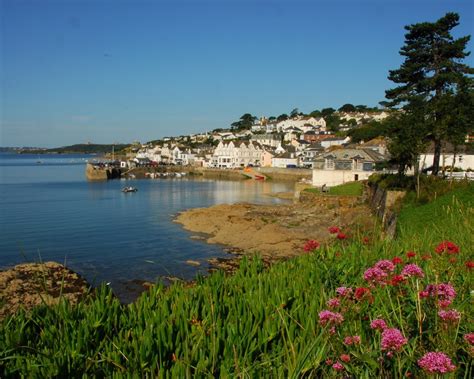 St. Mawes Beach - Photo "St Mawes harbour from above Summers Beach" :: British Beaches