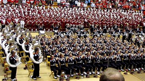 Ohio State University Marching Band plays Carmen Ohio at Skull Session ...