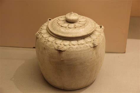 Ly-Tran-LeSo Dynasty Glazed Pottery, 11th-15th Century | Pottery, History museum, National history