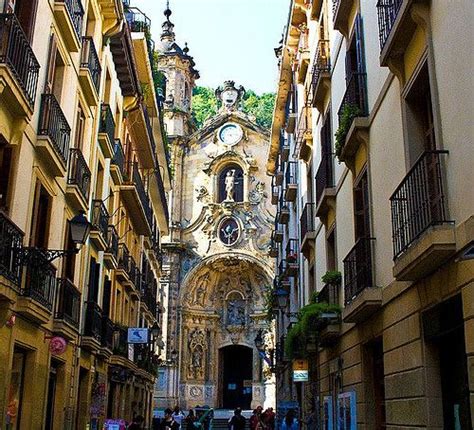 San Sebastián old town | San sebastian spain, San sebastian, Spain travel