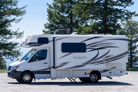 Best Class C Motorhome Under 30 Feet (by real reviews): 10 Top Pick