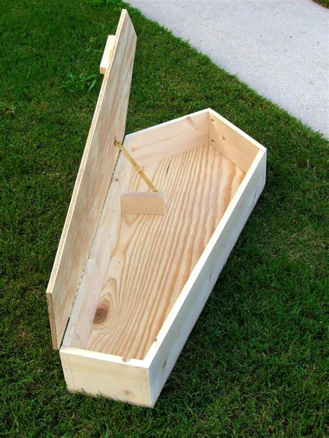 Halloween Decoration: How to Make a Miniature Coffin | how-tos | DIY